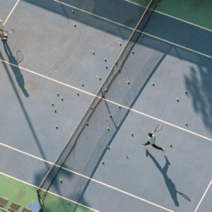 Pourquoi Service Tennis propose-t-il des solutions personnalisées pour les courts de tennis à Toulon ?