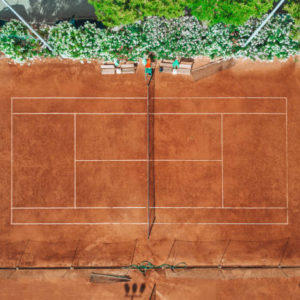 Faut-il un permis de construire pour une construction court de tennis à Hyères ?
