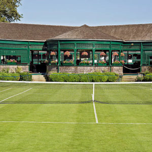 Pourquoi faire construire un court de tennis à Cannes représente-t-il un investissement stratégique sur le long terme ?