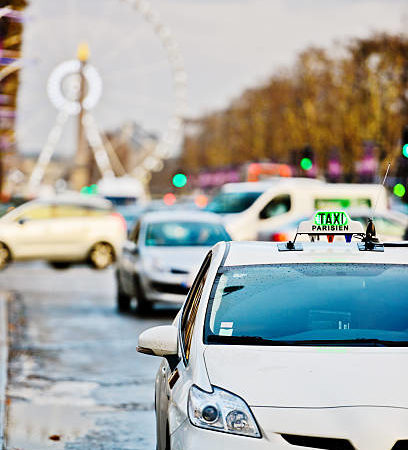 Comment un Taxi à Saint-Jean-de-Maurienne garantit-il un trajet sécurisé sur les routes de montagne ?