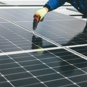 Combien de fois par an effectuer un Nettoyage de panneaux solaires à Genève ?