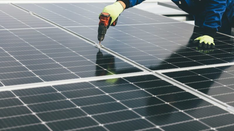 Combien de fois par an effectuer un Nettoyage de panneaux solaires à Genève ?